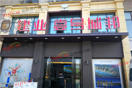 南湖正大·繁华新城3室2厅2卫138万145m2出售
